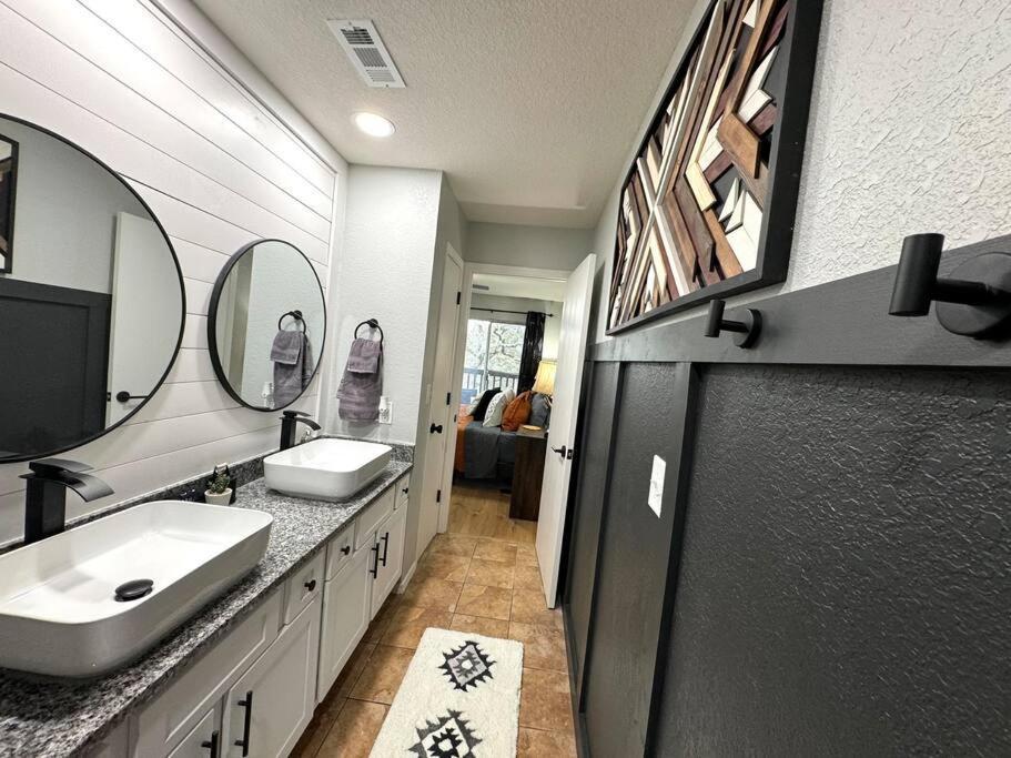 Modern Comfort: Updated Cozy Condo In Indian Point แบรนสัน ภายนอก รูปภาพ