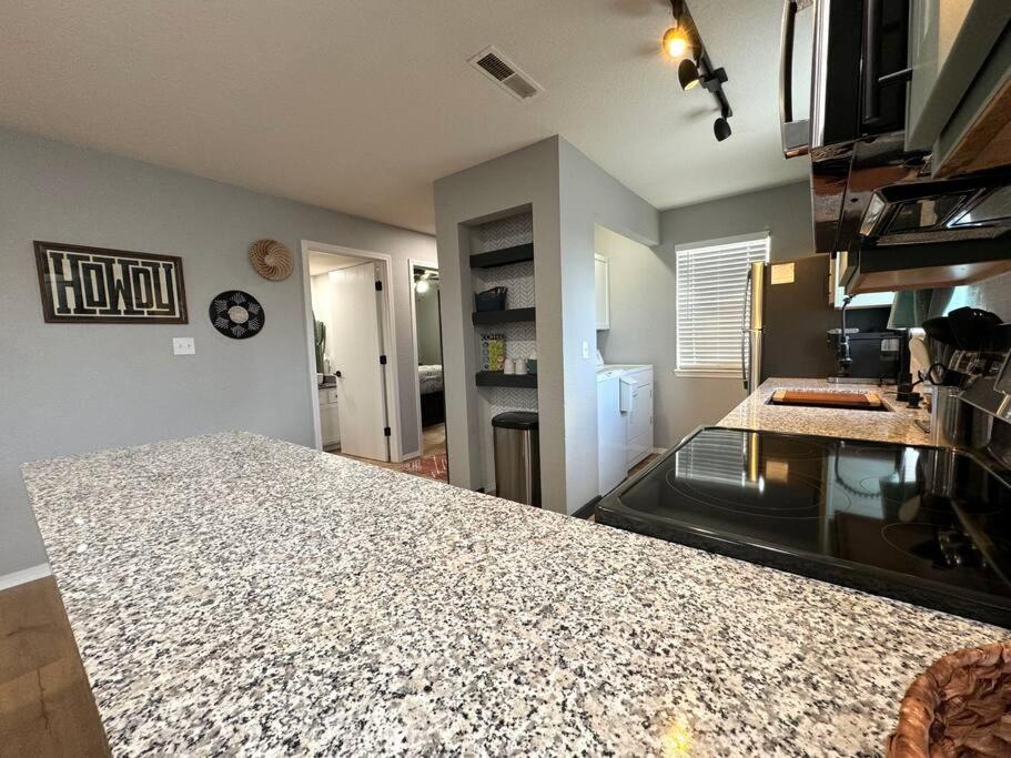 Modern Comfort: Updated Cozy Condo In Indian Point แบรนสัน ภายนอก รูปภาพ