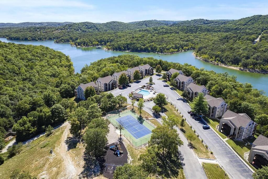 Modern Comfort: Updated Cozy Condo In Indian Point แบรนสัน ภายนอก รูปภาพ