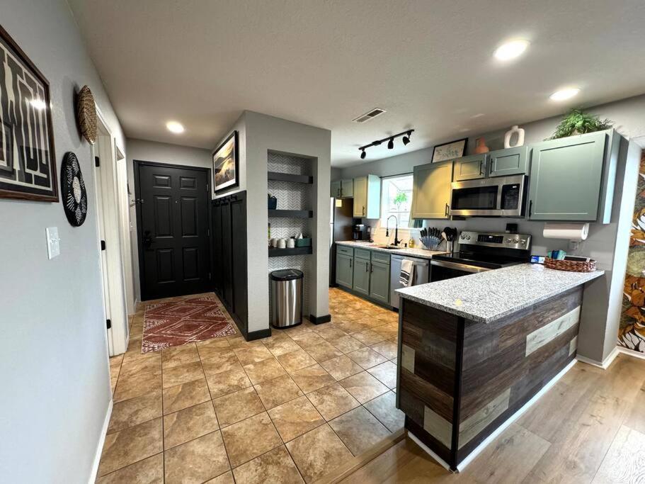 Modern Comfort: Updated Cozy Condo In Indian Point แบรนสัน ภายนอก รูปภาพ