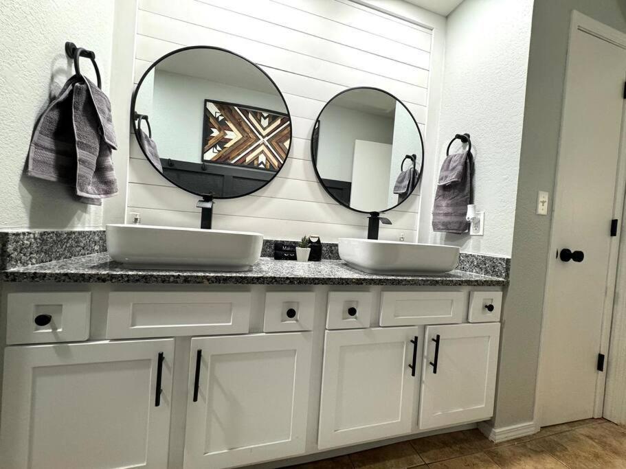 Modern Comfort: Updated Cozy Condo In Indian Point แบรนสัน ภายนอก รูปภาพ